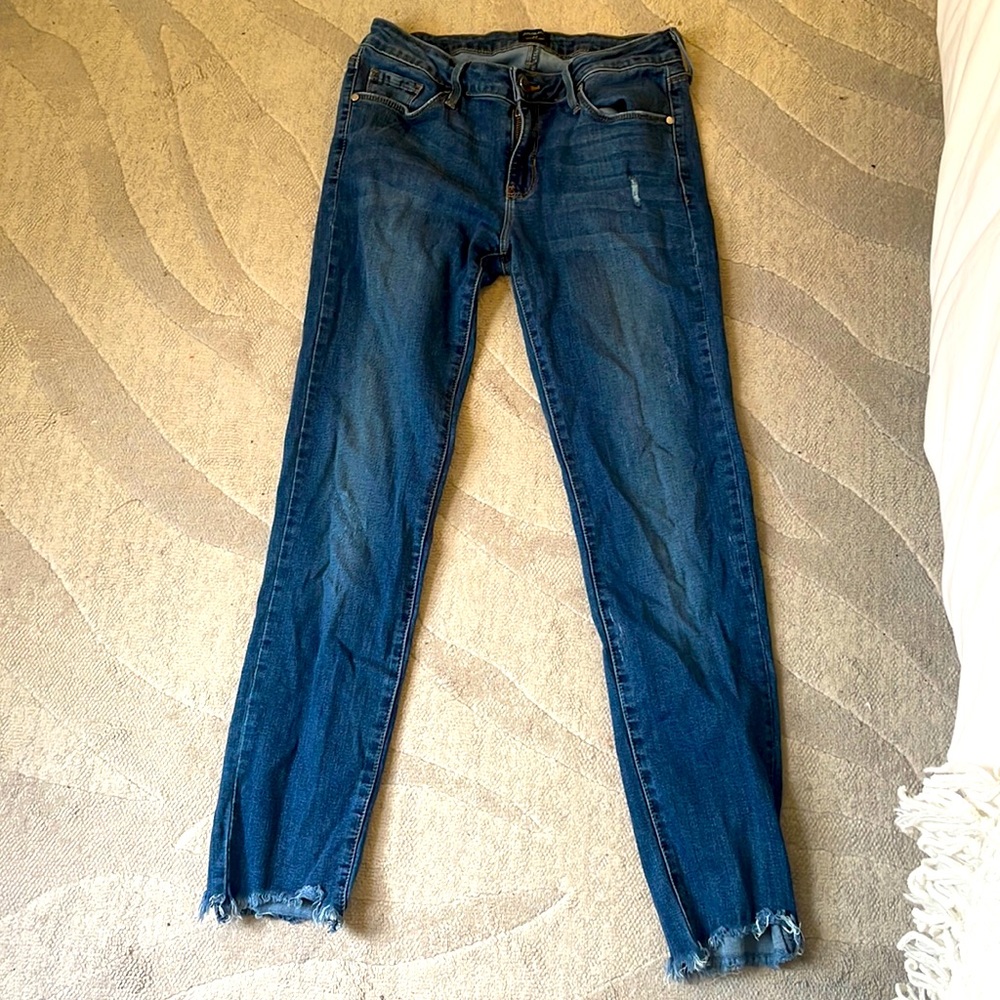 JUSTBLACK. slight frayed skinny jeans
